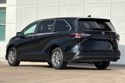 2024 Toyota Sienna LE 8 Passenger