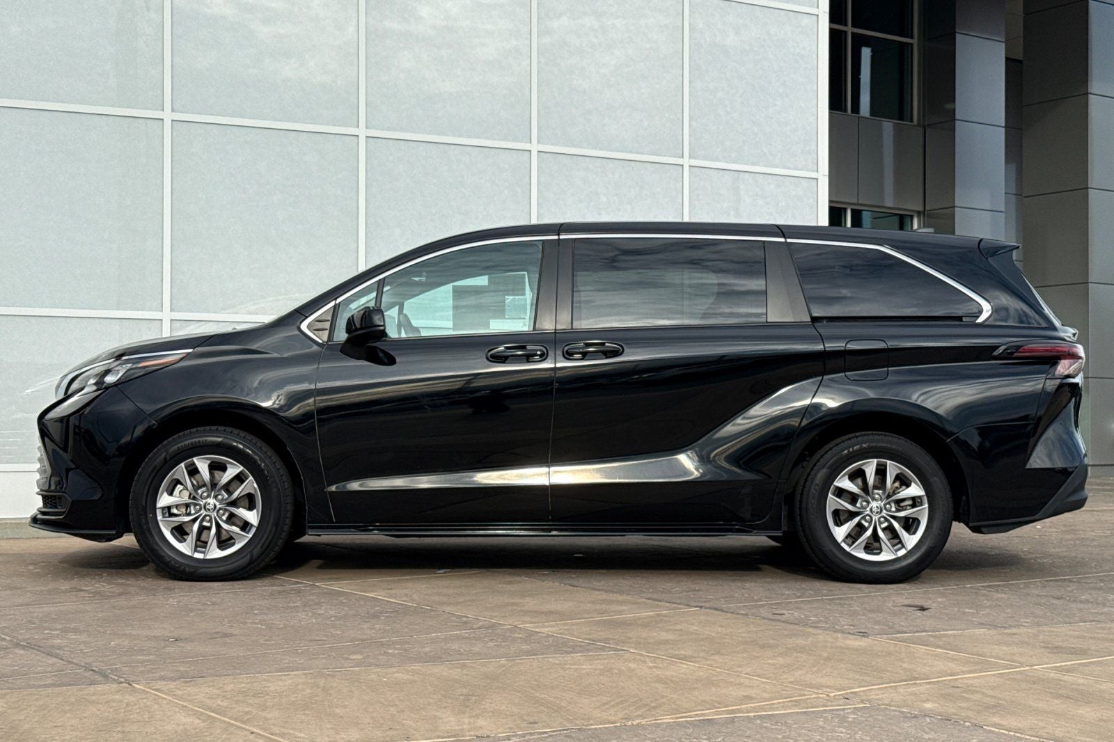 2024 Toyota Sienna LE 8 Passenger