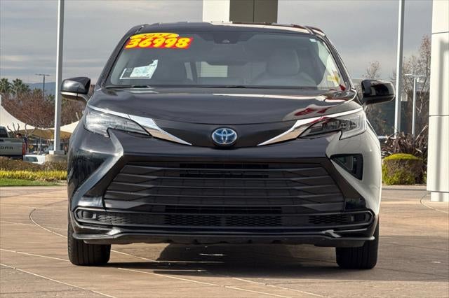 2024 Toyota Sienna LE 8 Passenger