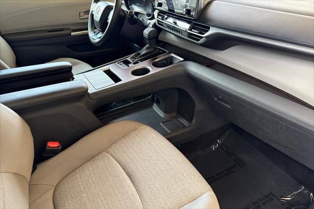 2024 Toyota Sienna LE 8 Passenger