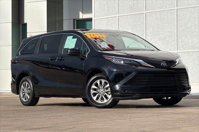 2024 Toyota Sienna LE 8 Passenger