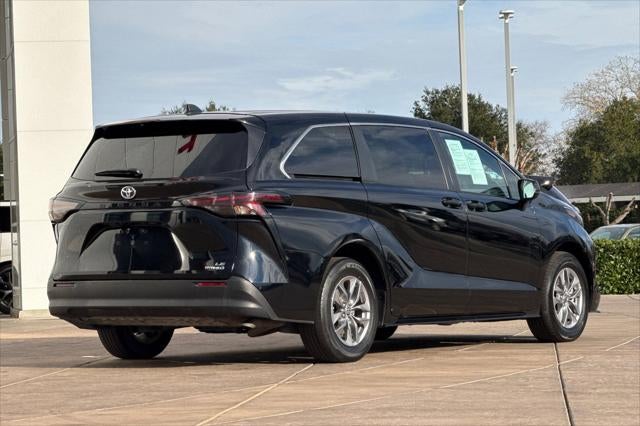 2024 Toyota Sienna LE 8 Passenger
