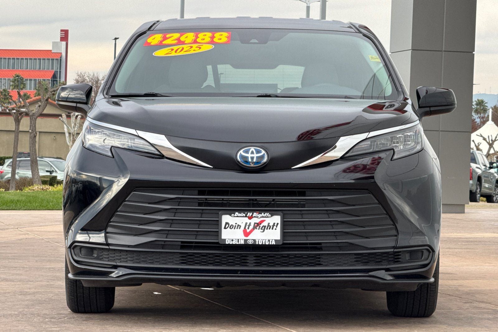 2025 Toyota Sienna LE 8 Passenger