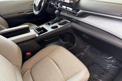 2025 Toyota Sienna LE 8 Passenger