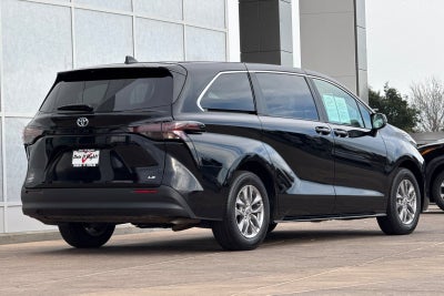 2025 Toyota Sienna LE 8 Passenger