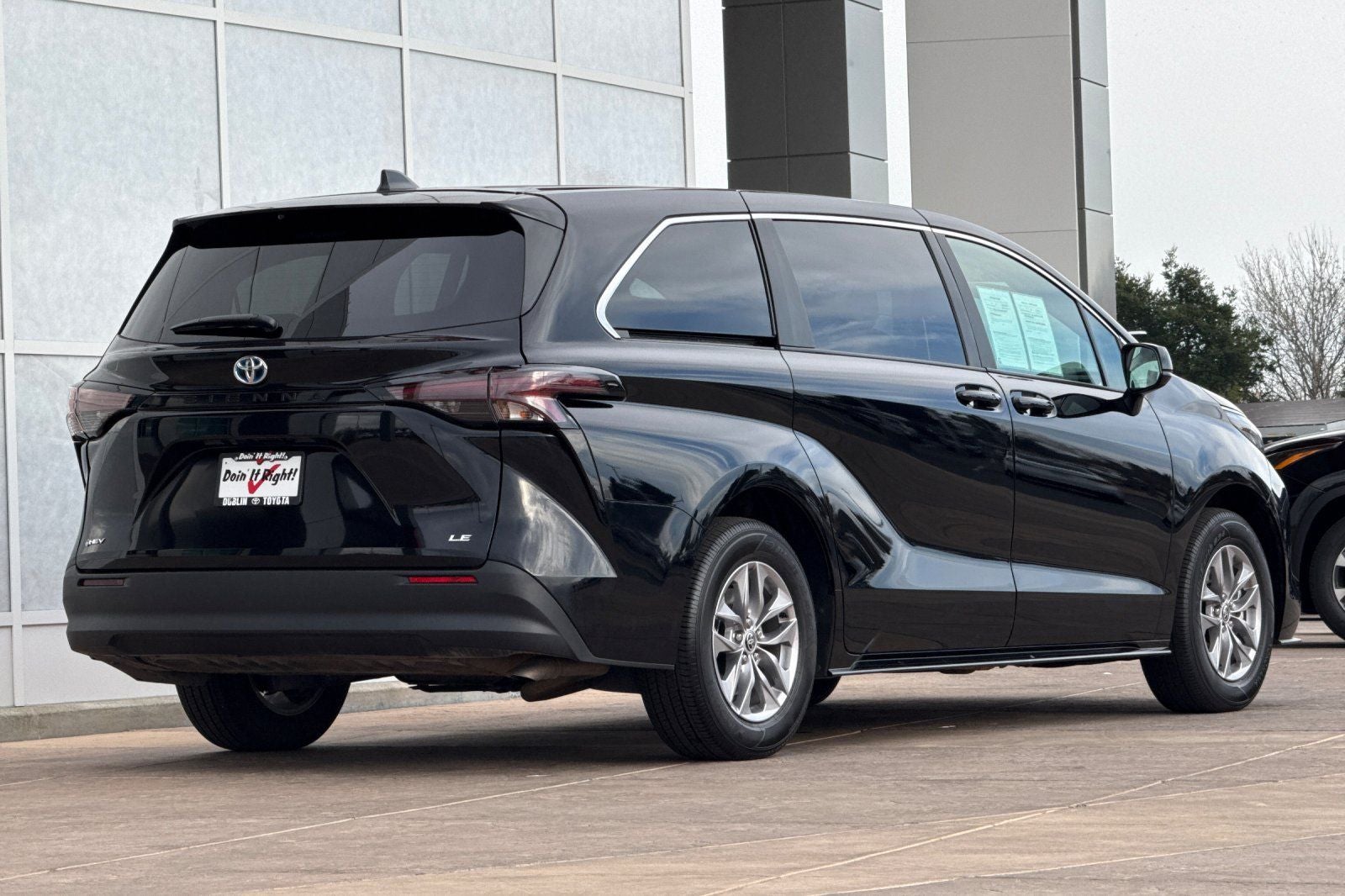 2025 Toyota Sienna LE 8 Passenger