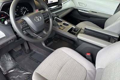 2025 Toyota Sienna LE 8 Passenger