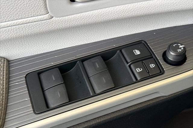 2025 Toyota Sienna LE 8 Passenger