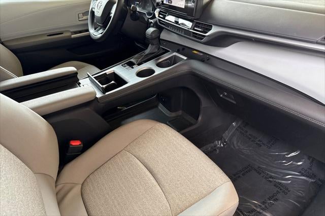 2025 Toyota Sienna LE 8 Passenger