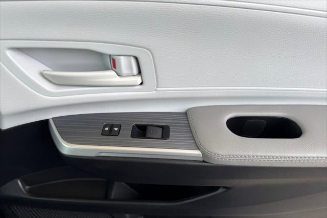 2025 Toyota Sienna LE 8 Passenger