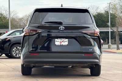 2025 Toyota Sienna LE 8 Passenger