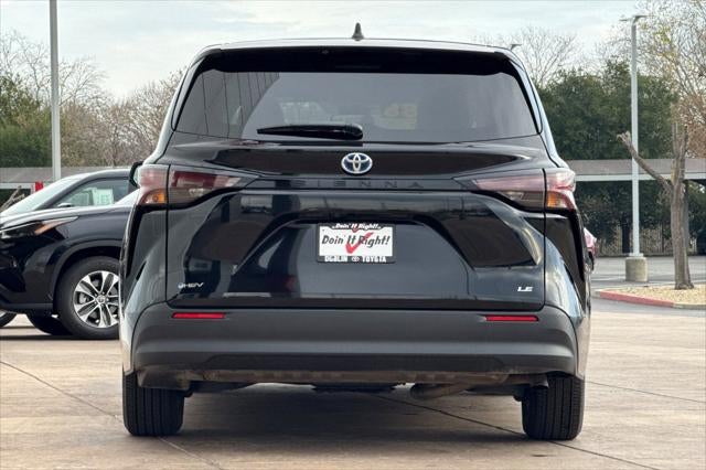 2025 Toyota Sienna LE 8 Passenger