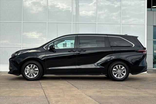 2025 Toyota Sienna LE 8 Passenger