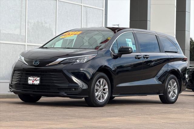 2025 Toyota Sienna LE 8 Passenger