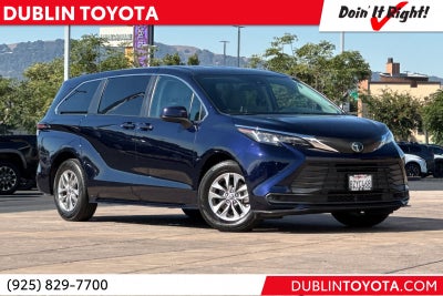 2022 Toyota Sienna LE 8 Passenger
