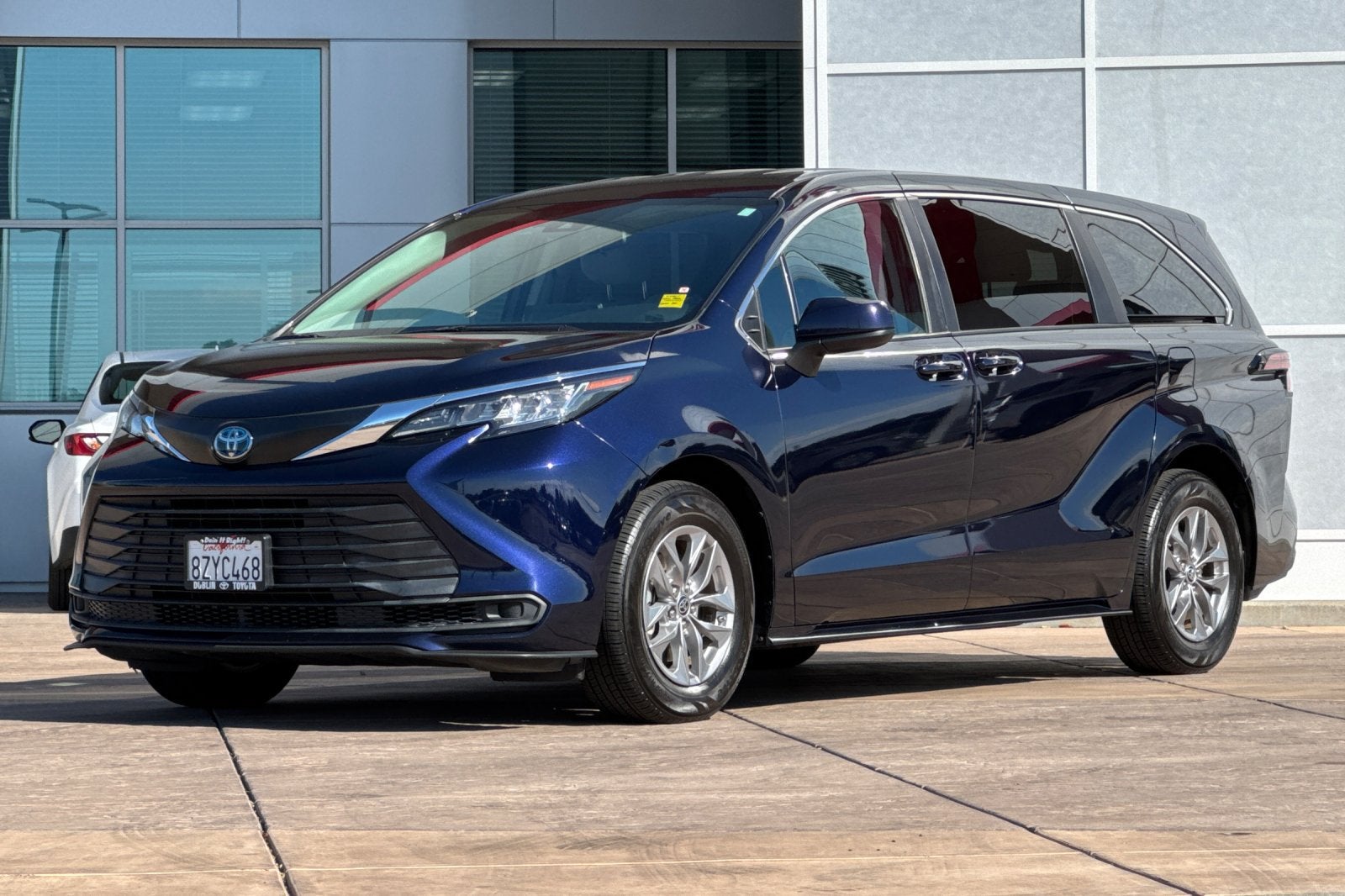 2022 Toyota Sienna LE 8 Passenger