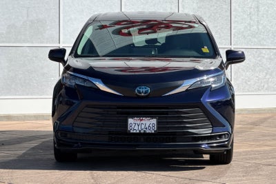 2022 Toyota Sienna LE 8 Passenger
