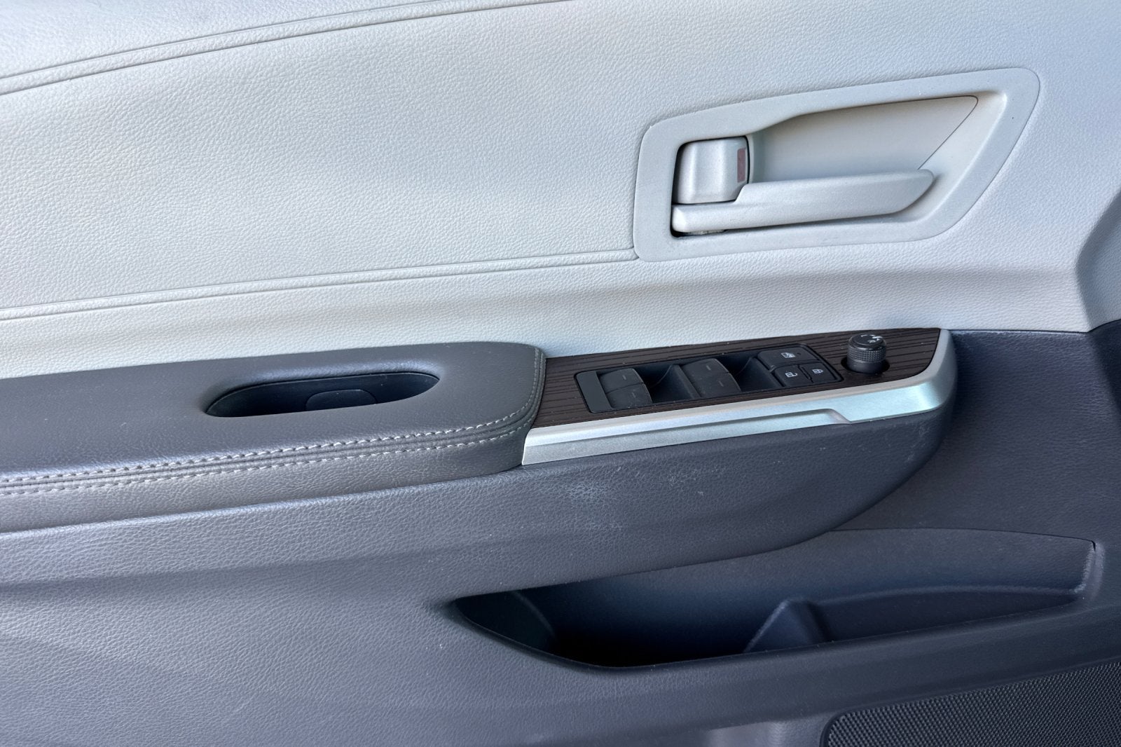 2022 Toyota Sienna LE 8 Passenger