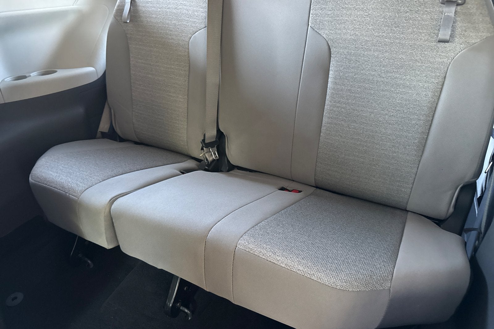 2022 Toyota Sienna LE 8 Passenger