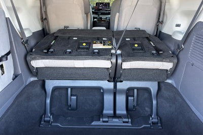 2022 Toyota Sienna LE 8 Passenger
