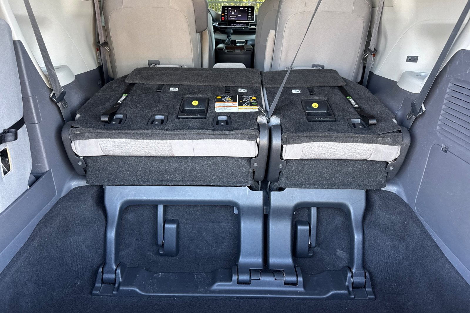 2022 Toyota Sienna LE 8 Passenger