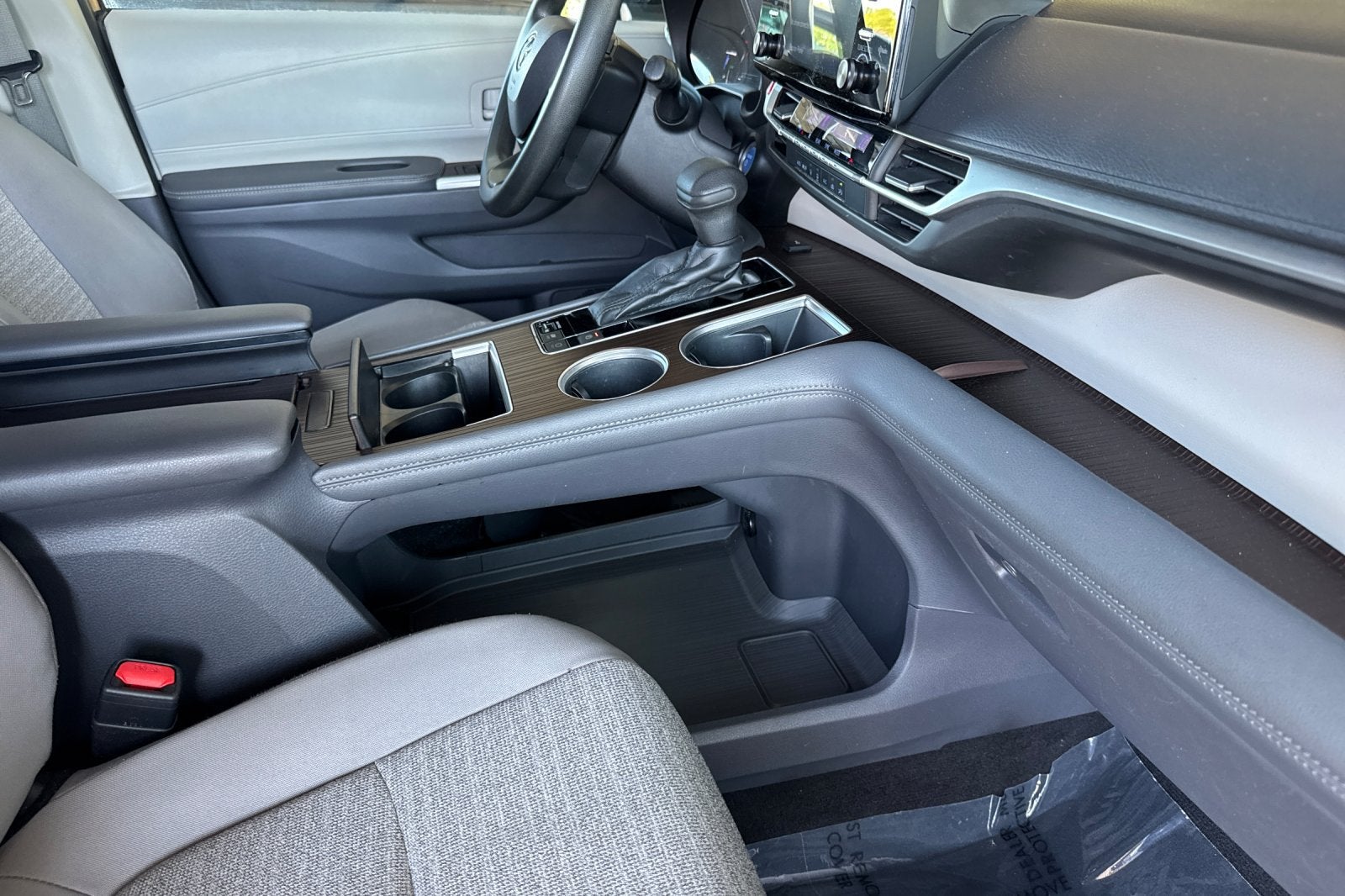 2022 Toyota Sienna LE 8 Passenger