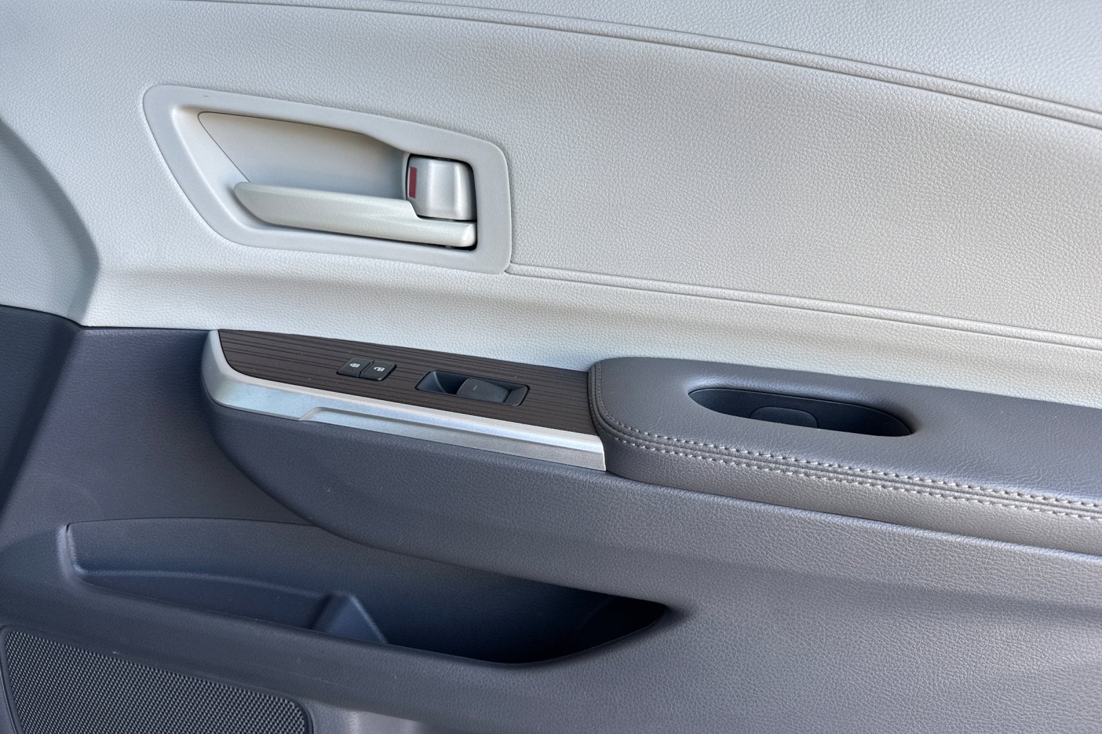 2022 Toyota Sienna LE 8 Passenger