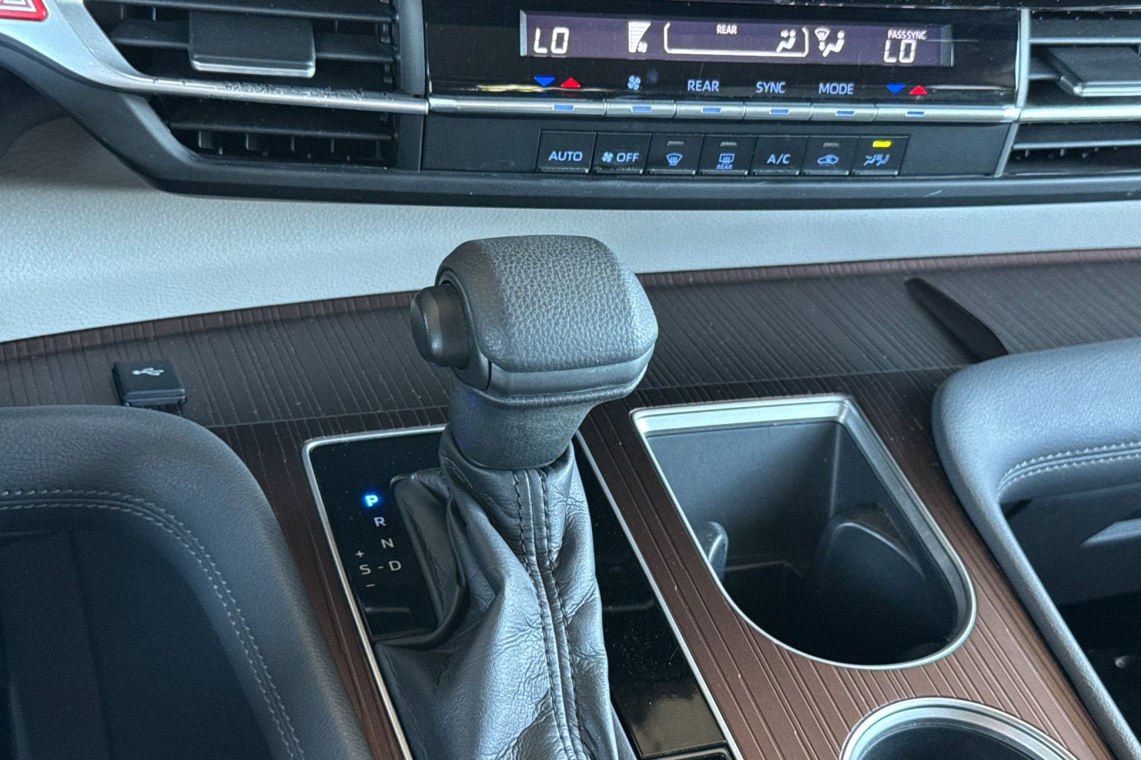 2022 Toyota Sienna LE 8 Passenger
