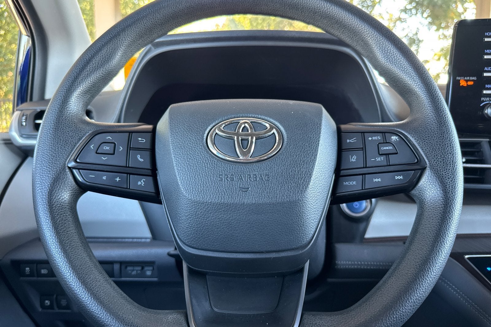 2022 Toyota Sienna LE 8 Passenger