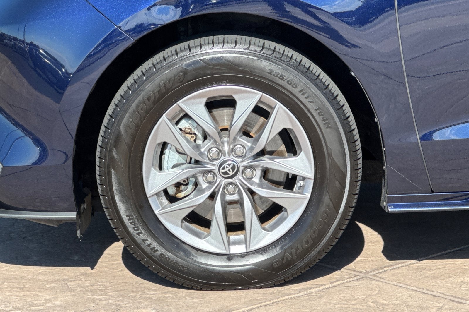 2022 Toyota Sienna LE 8 Passenger