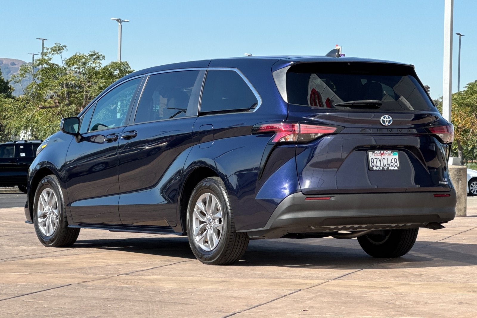 2022 Toyota Sienna LE 8 Passenger