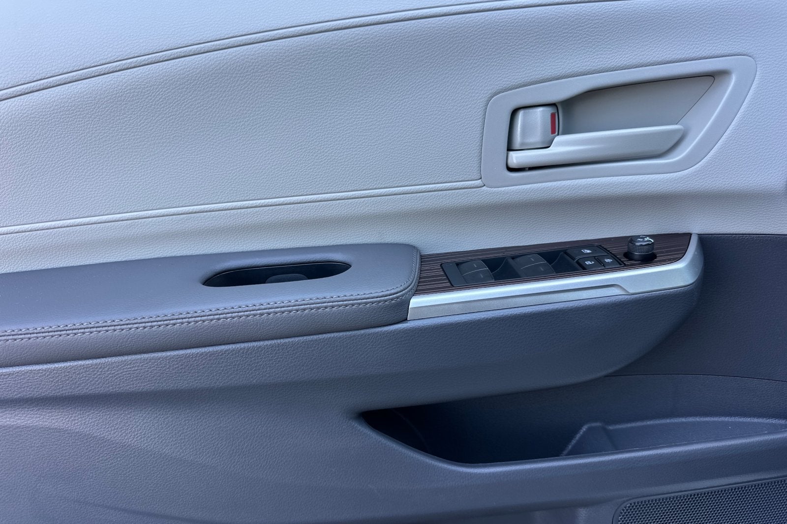 2024 Toyota Sienna LE 8 Passenger