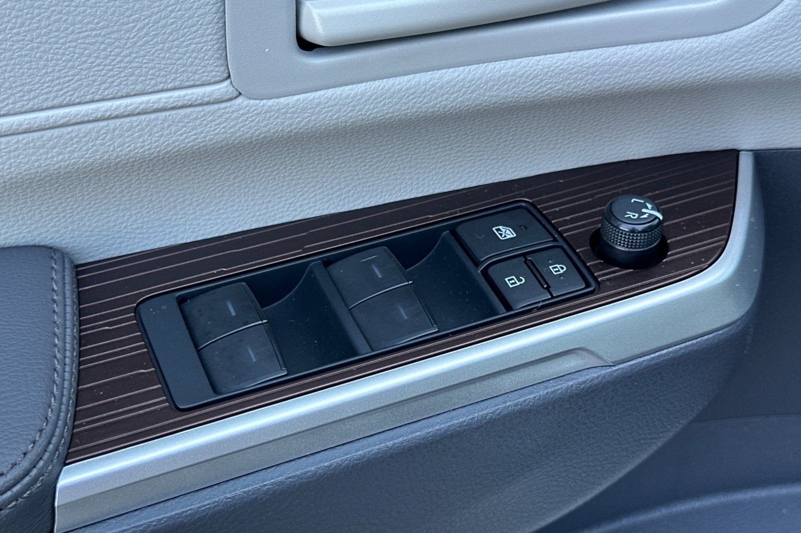 2024 Toyota Sienna LE 8 Passenger