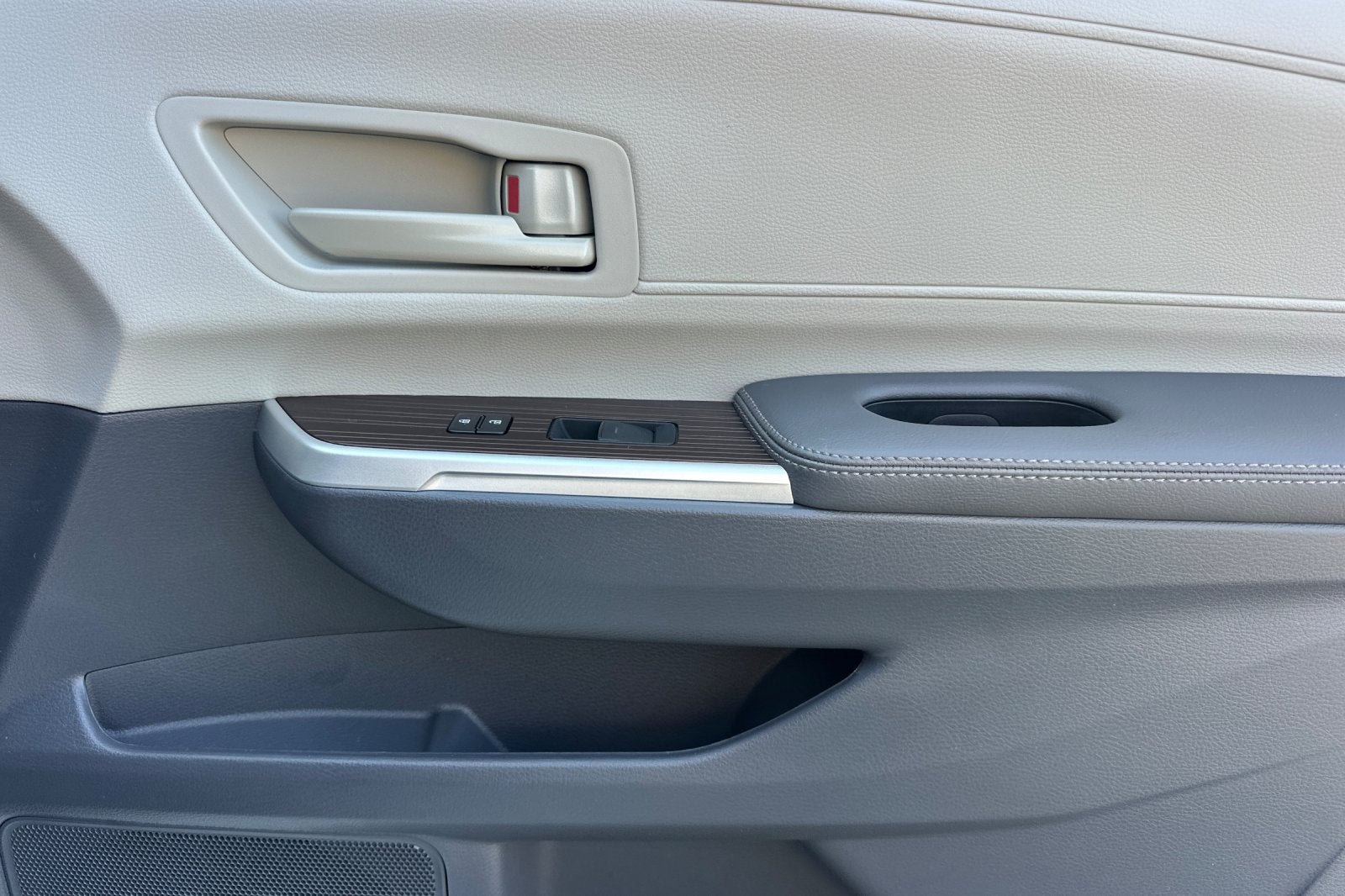 2024 Toyota Sienna LE 8 Passenger
