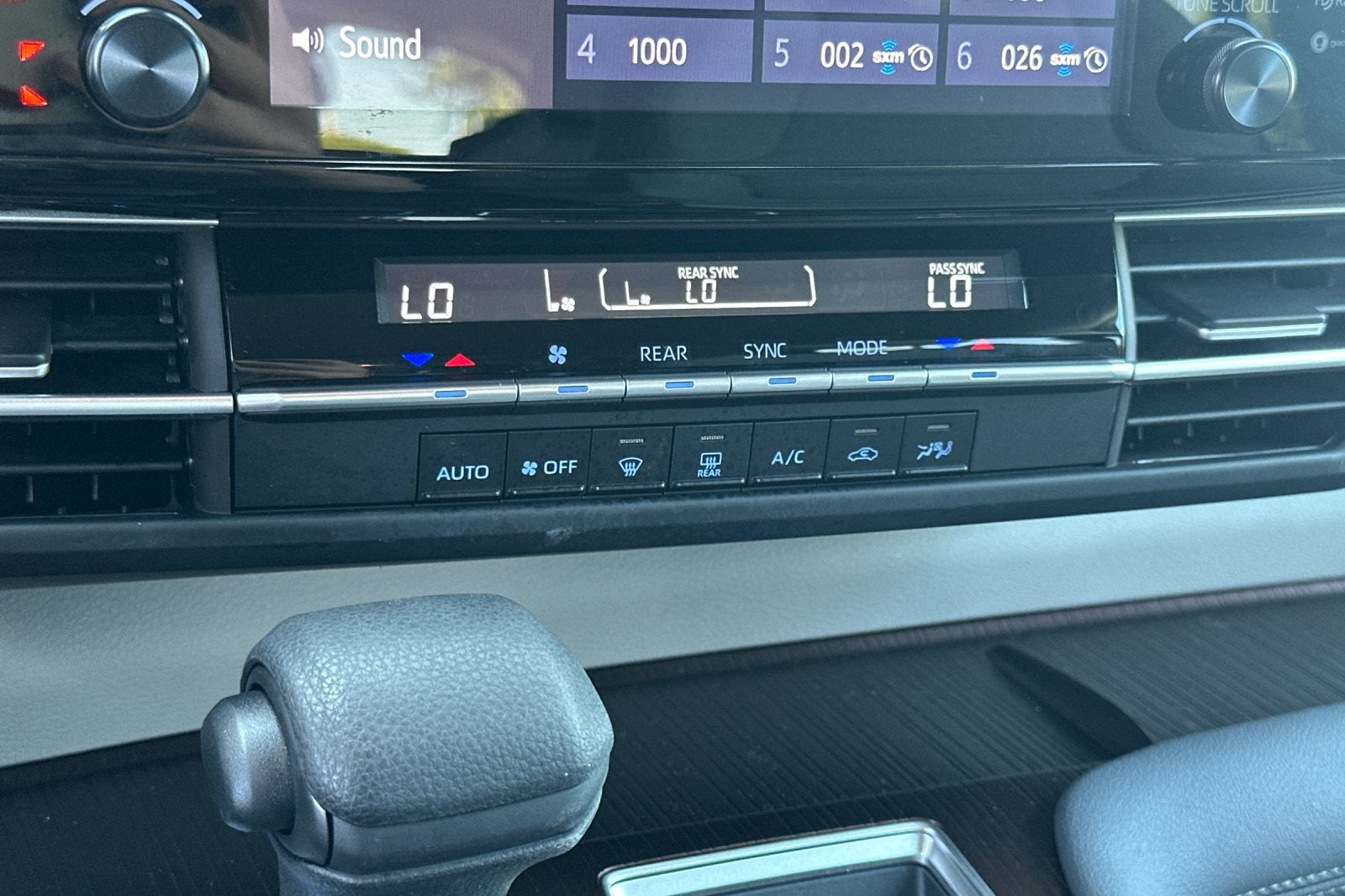 2024 Toyota Sienna LE 8 Passenger