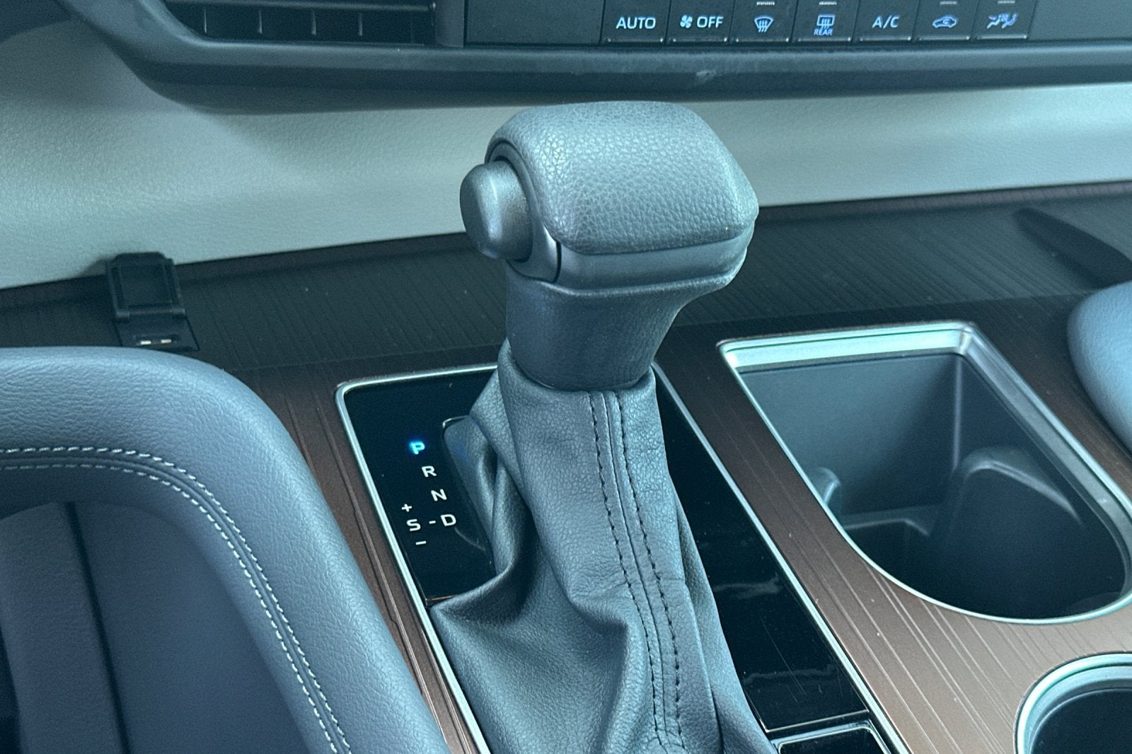 2024 Toyota Sienna LE 8 Passenger