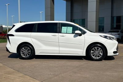 2024 Toyota Sienna LE 8 Passenger