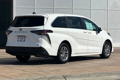 2024 Toyota Sienna LE 8 Passenger