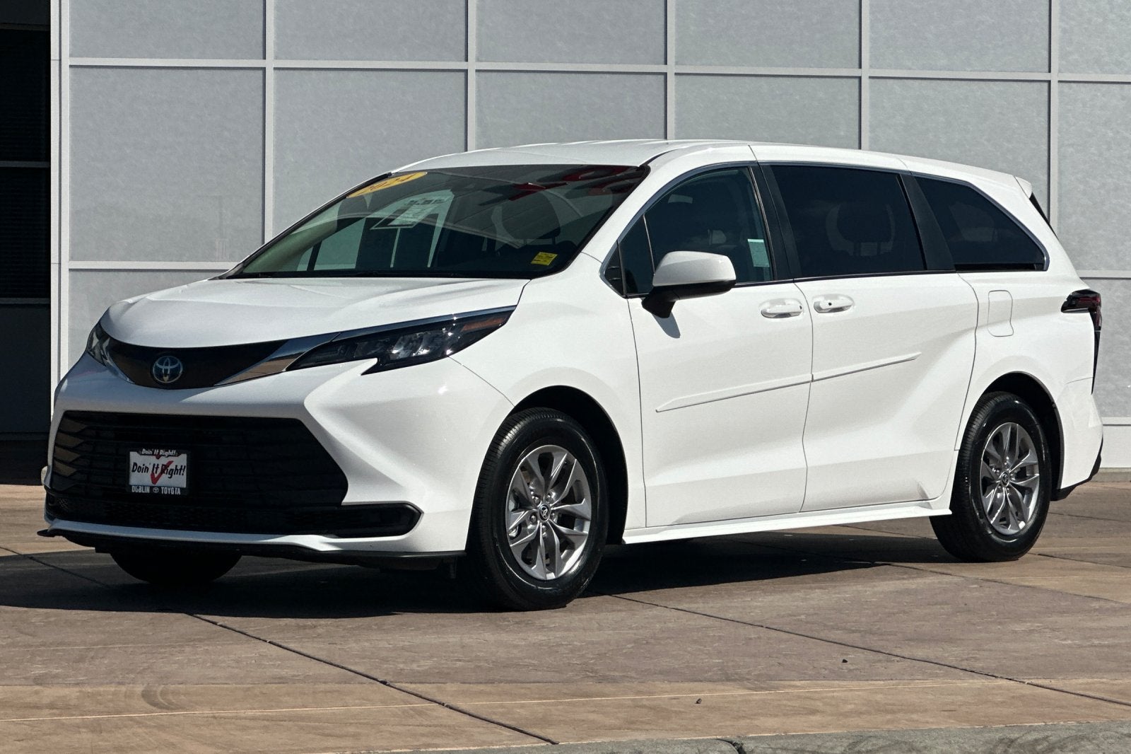 2024 Toyota Sienna LE 8 Passenger