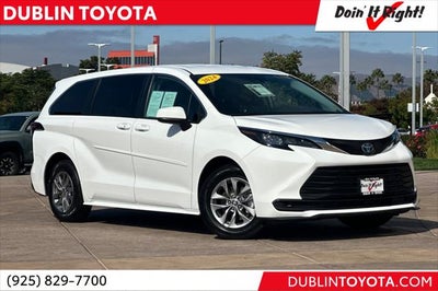 2024 Toyota Sienna LE 8 Passenger