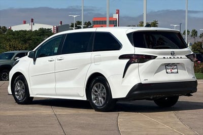 2024 Toyota Sienna LE 8 Passenger