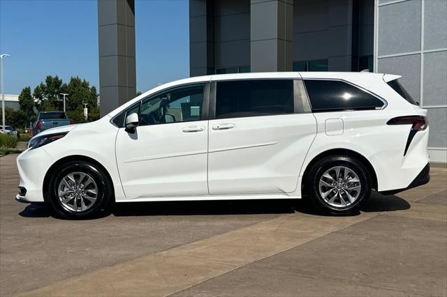 2024 Toyota Sienna LE 8 Passenger
