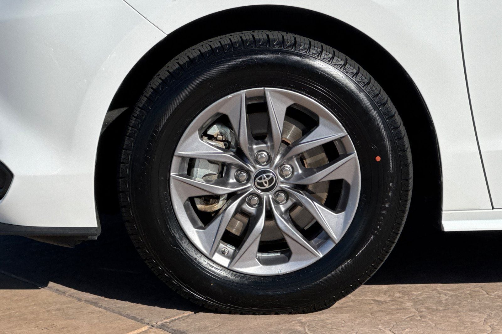 2024 Toyota Sienna LE 8 Passenger