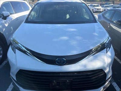 2024 Toyota Sienna LE 8 Passenger