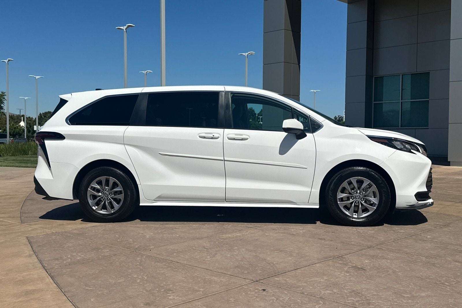 2024 Toyota Sienna LE 8 Passenger