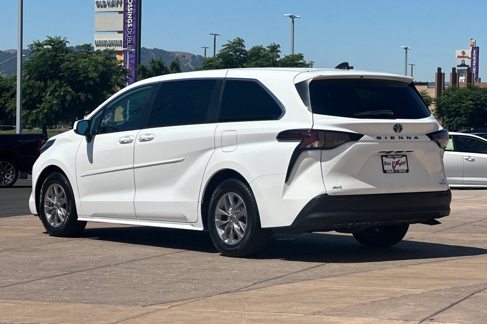 2024 Toyota Sienna LE 8 Passenger