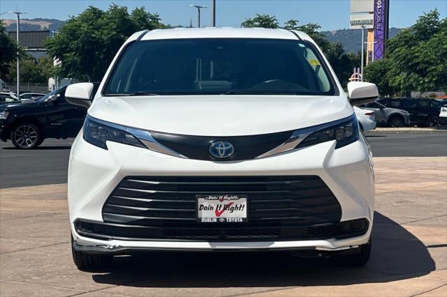 2024 Toyota Sienna LE 8 Passenger