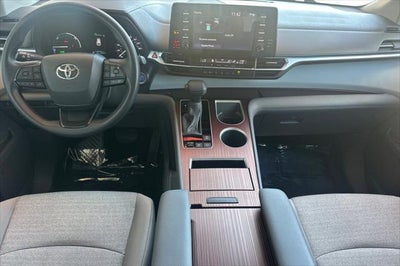 2024 Toyota Sienna LE 8 Passenger
