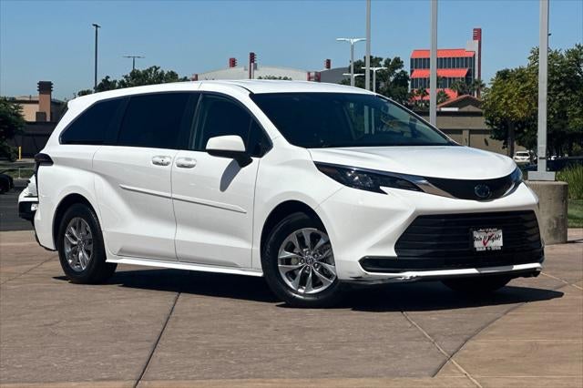 2024 Toyota Sienna LE 8 Passenger