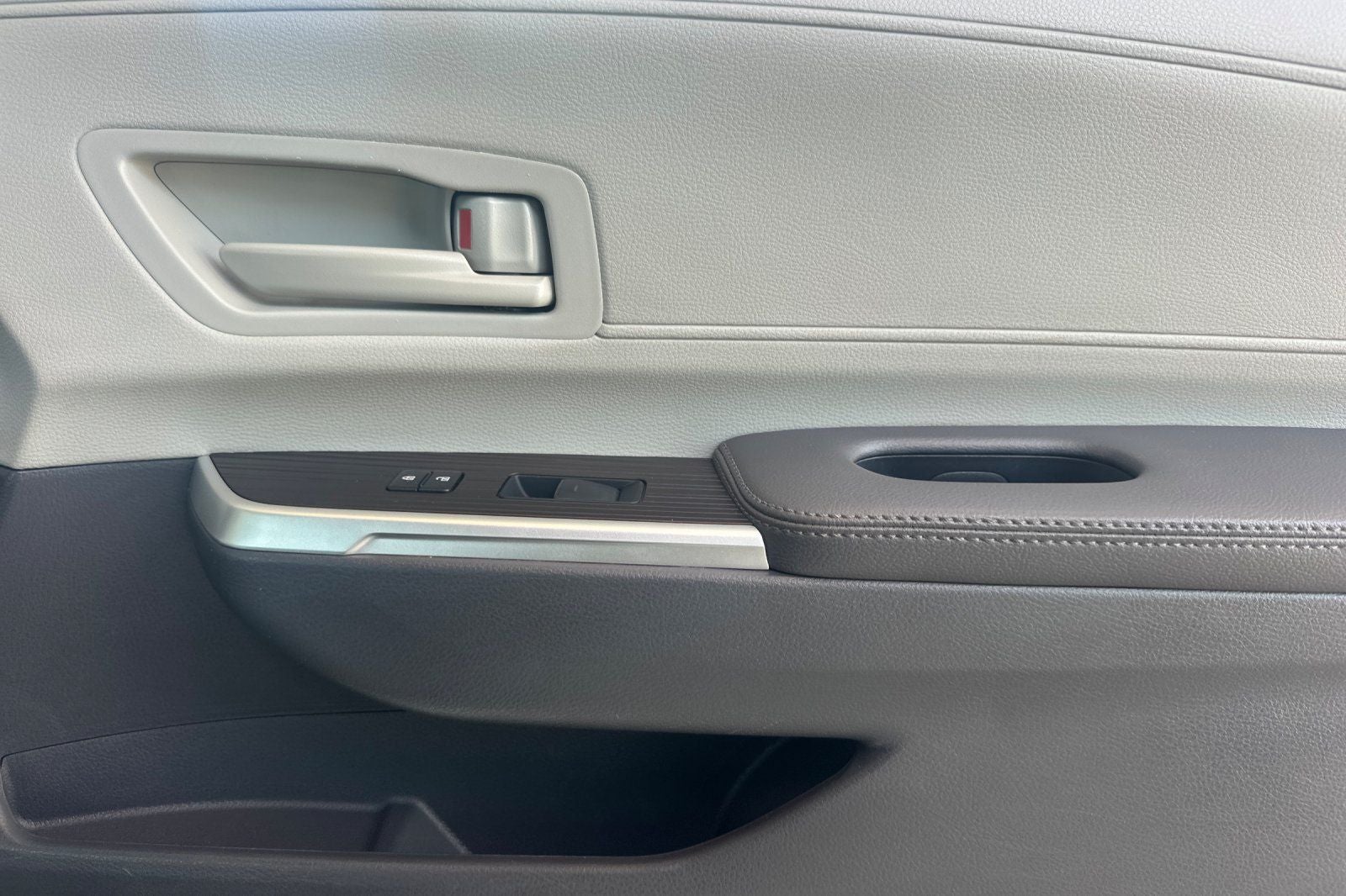 2024 Toyota Sienna LE 8 Passenger